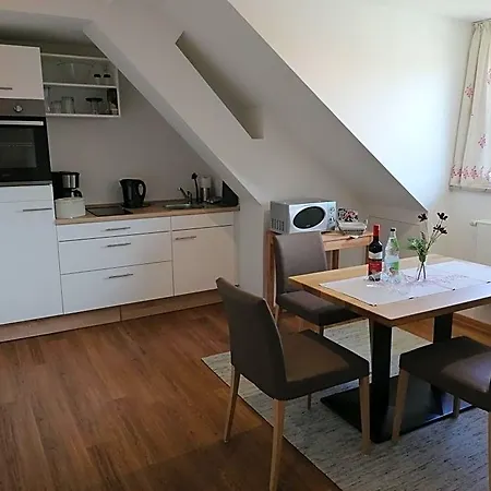 Alojamento de Acomodação e Pequeno-almoço Zum Baeren Langerringen